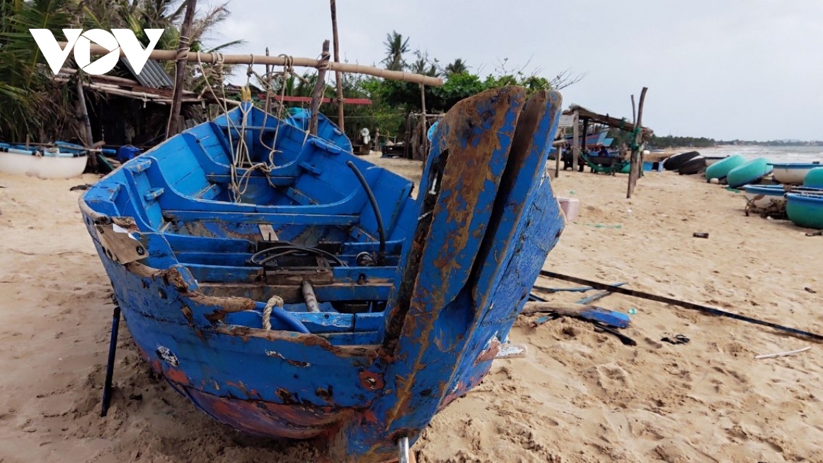 Phú Yên hỗ trợ 15-30 triệu đồng mỗi hộ có nhà bị sập, tàu thuyền hư hỏng